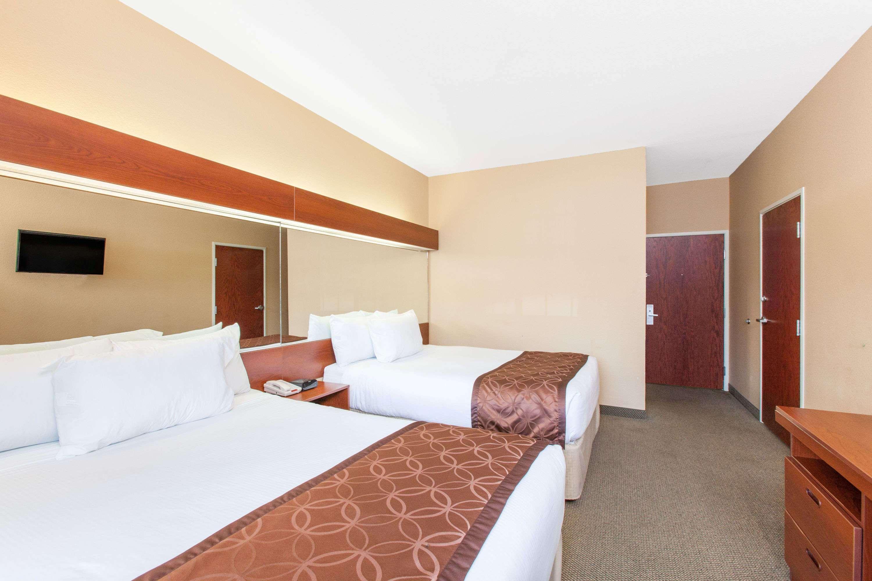 Microtel Inn By Wyndham Роджерс Экстерьер фото