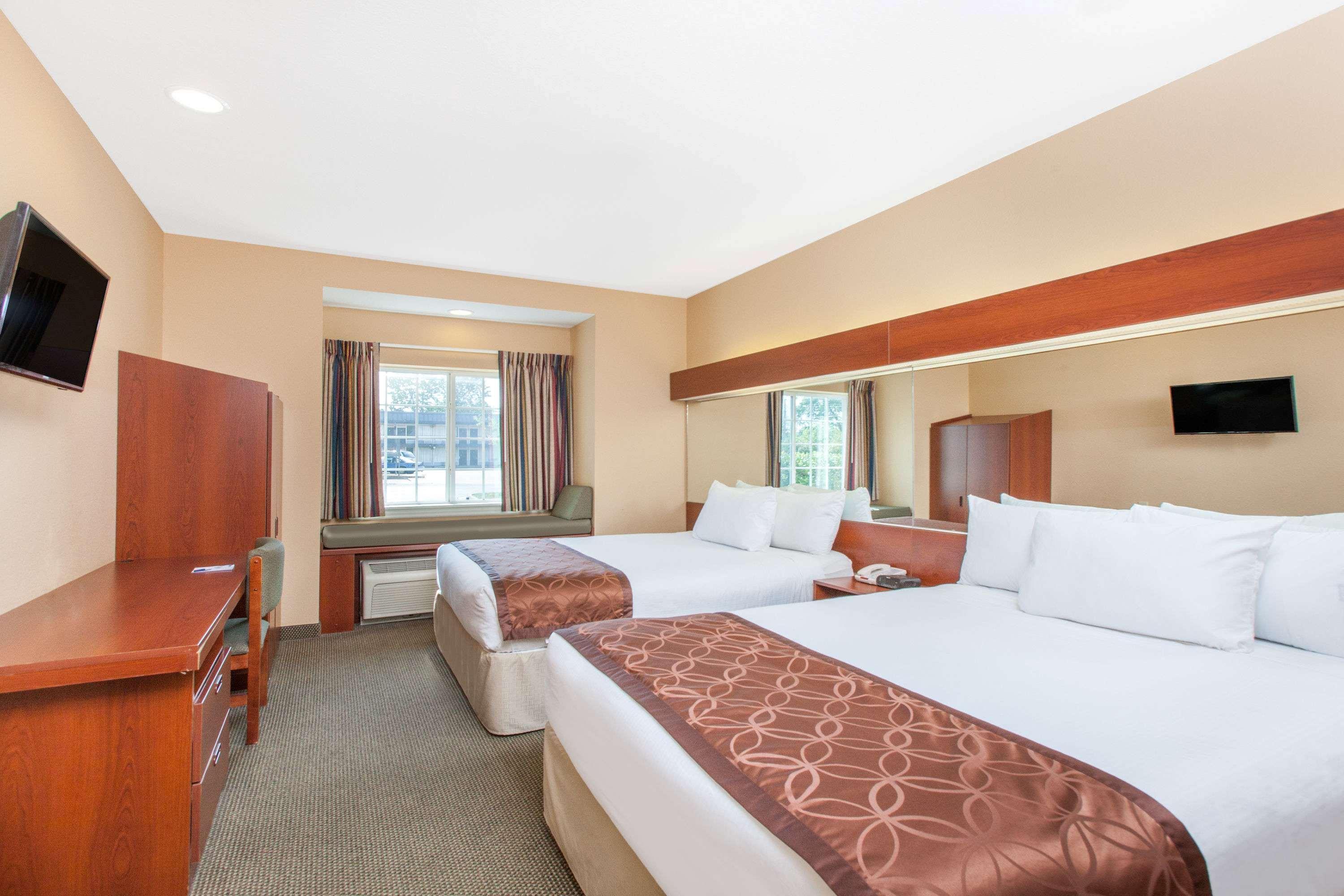 Microtel Inn By Wyndham Роджерс Экстерьер фото