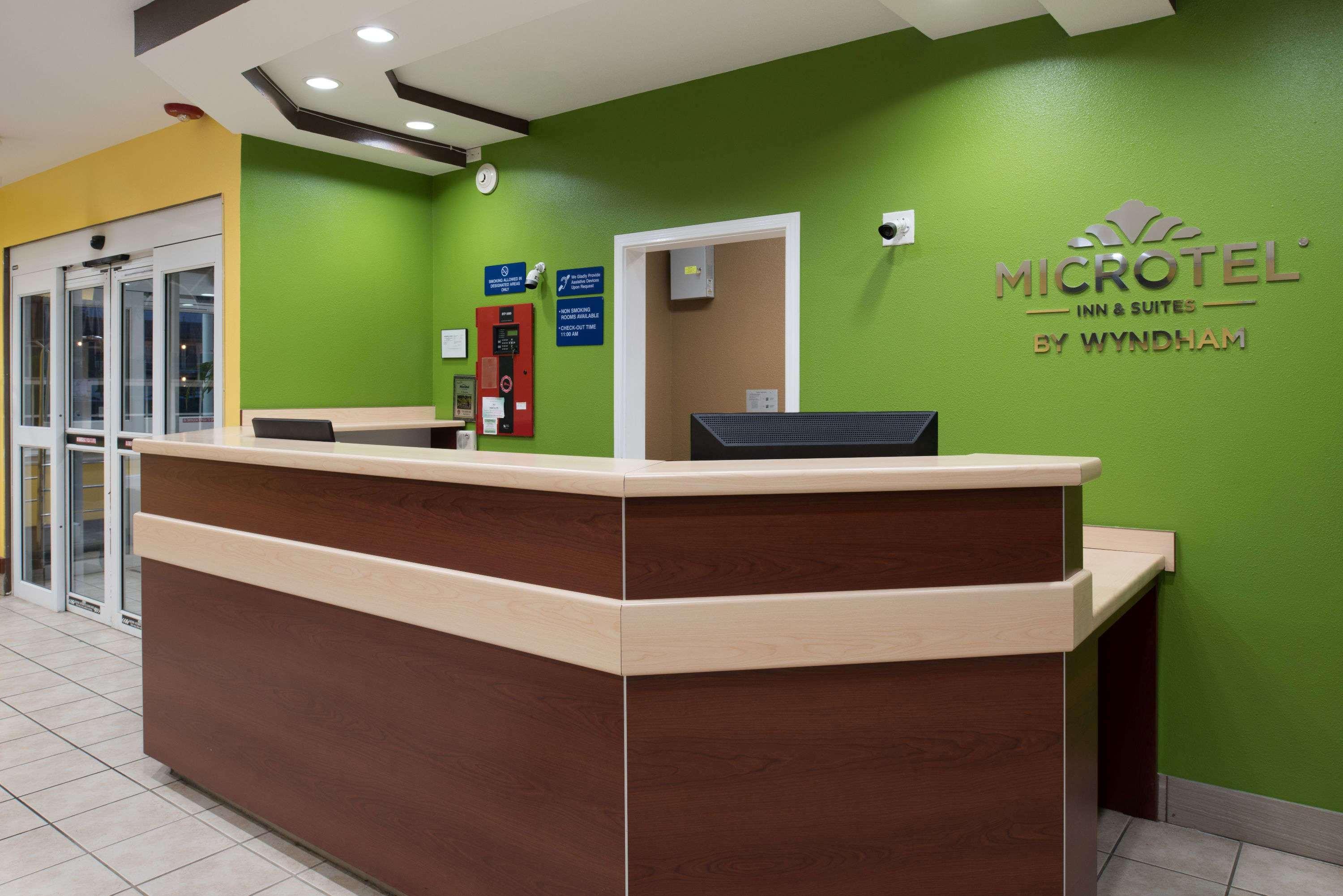 Microtel Inn By Wyndham Роджерс Экстерьер фото